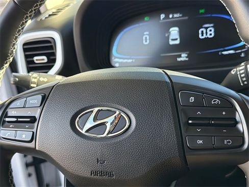 Used 2025 Hyundai Venue Limited image 29