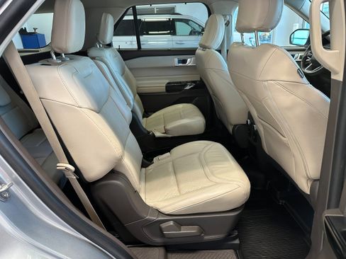 Used 2021 Ford Explorer Platinum w/ Equipment Group 601A image 14
