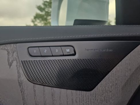 Used 2025 Volvo XC90 T8 Ultra w/ Protection Package Premier image 24