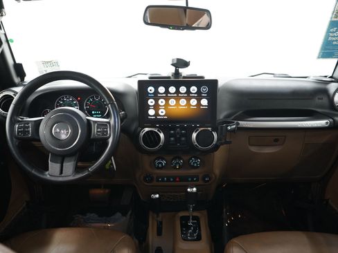 Used 2015 Jeep Wrangler Unlimited Sahara w/ Connectivity Group AWD/4WD image 13