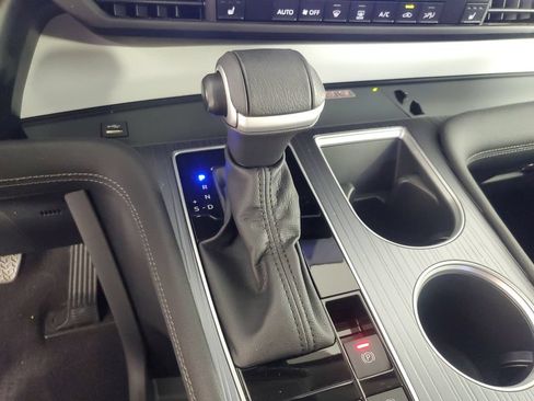 Used 2025 Toyota Sienna XLE w/ XLE Plus Package FWD image 17