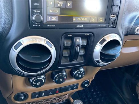 Used 2014 Jeep Wrangler Unlimited Rubicon w/ Connectivity Group image 30