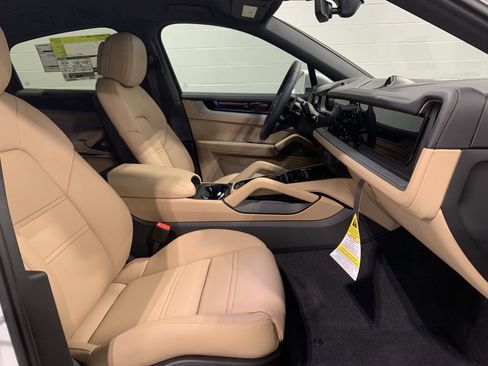 New 2026 Porsche Cayenne E-Hybrid Coupe image 28