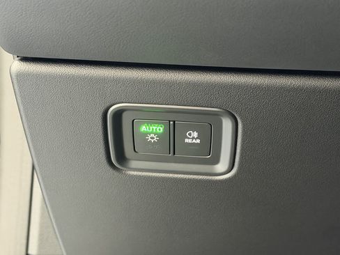Used 2025 Porsche Macan Electric RWD image 16
