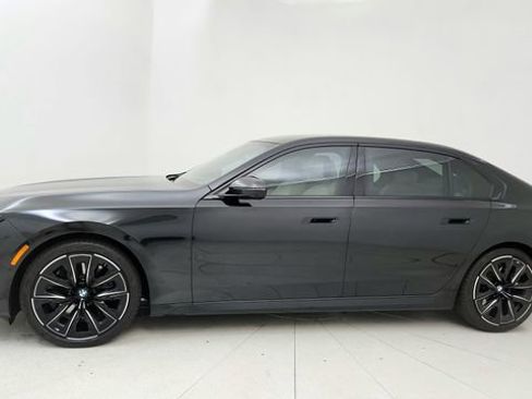 Used 2026 BMW 740i w/ Premium Package RWD image 8