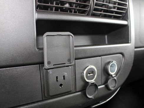 Used 2018 Chevrolet Express 2500 w/ Driver Convenience Package image 14