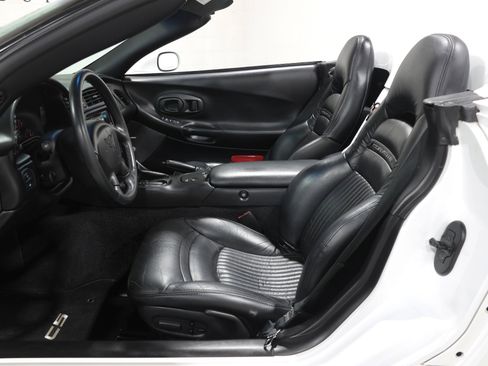 Used 2004 Chevrolet Corvette Convertible w/ Preferred Equipment Group RWD image 80