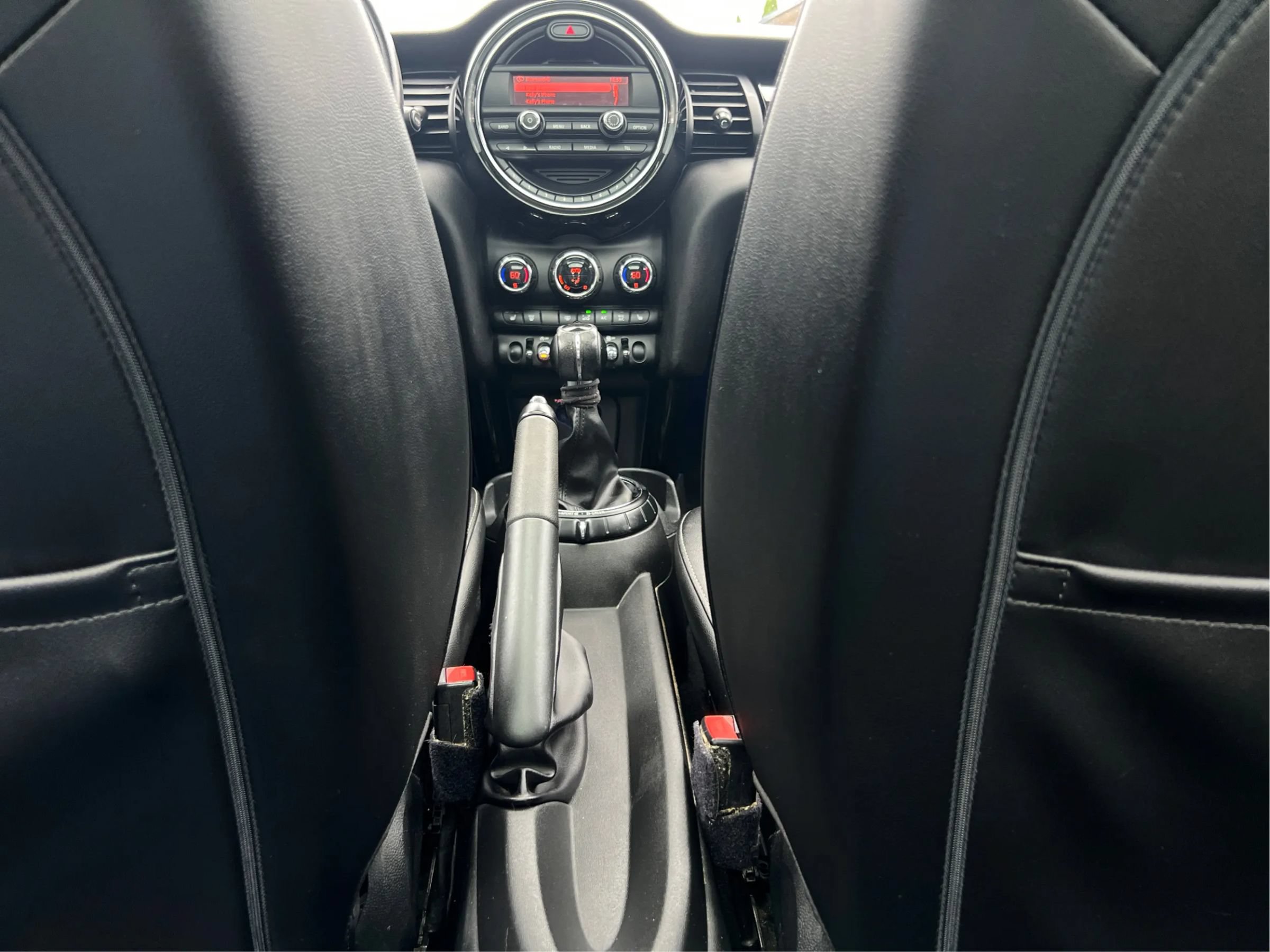 Used 2015 MINI Cooper 4-Door Hardtop FWD image 31