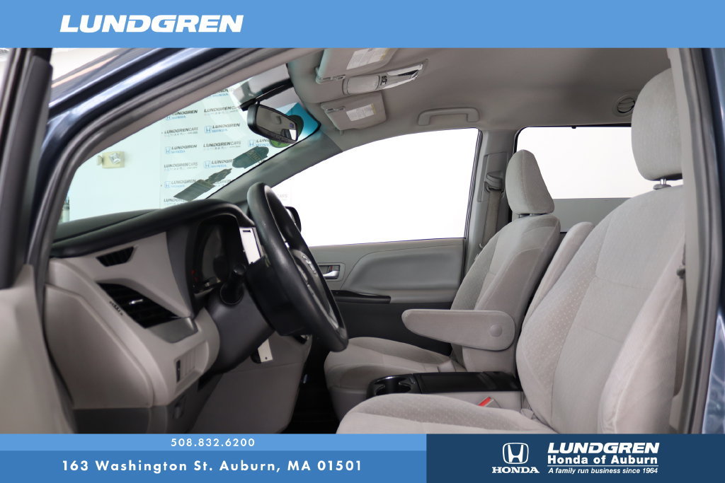 Used 2017 Toyota Sienna LE AWD/4WD image 10