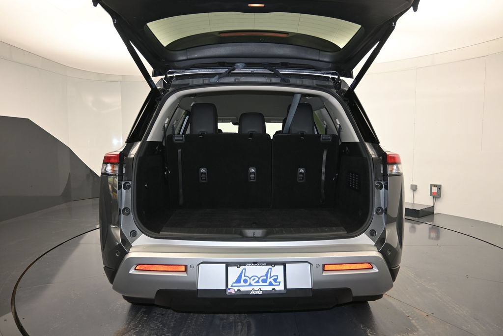 Used 2025 Nissan Pathfinder SL AWD/4WD image 25