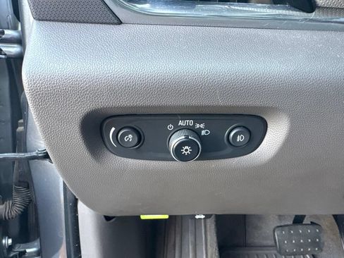 Used 2020 Chevrolet Traverse Premier AWD/4WD image 11