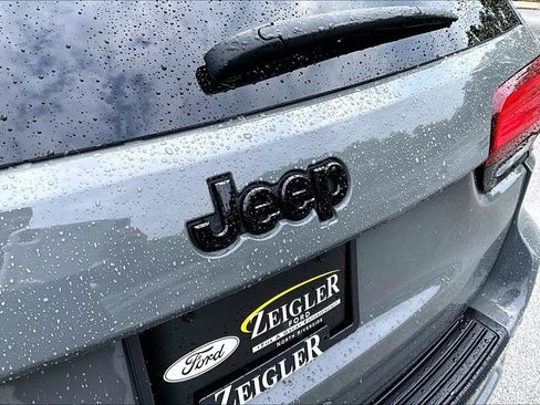 Used 2021 Jeep Grand Cherokee Laredo X AWD/4WD image 30