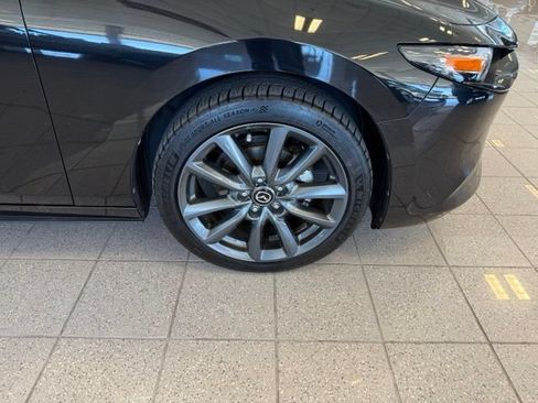 Used 2023 MAZDA MAZDA3 s FWD image 10