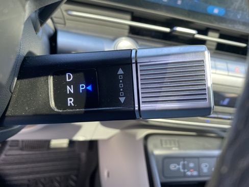 Used 2024 Hyundai Kona Limited FWD image 21