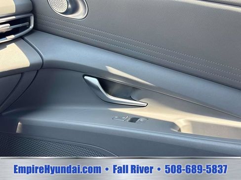 Used 2024 Hyundai Elantra SE FWD image 30