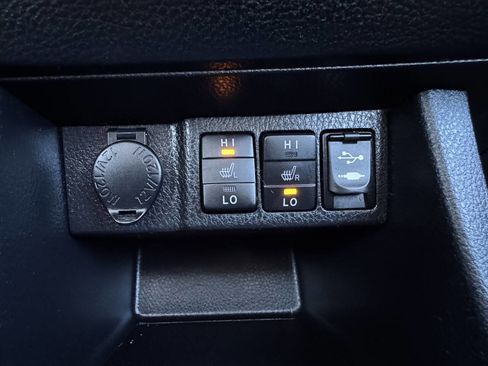 Used 2015 Toyota Corolla LE image 24