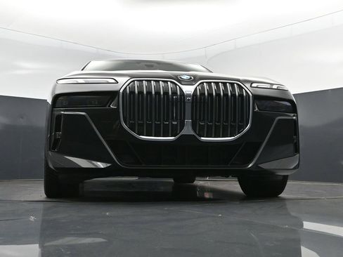 Used 2023 BMW 740i image 46