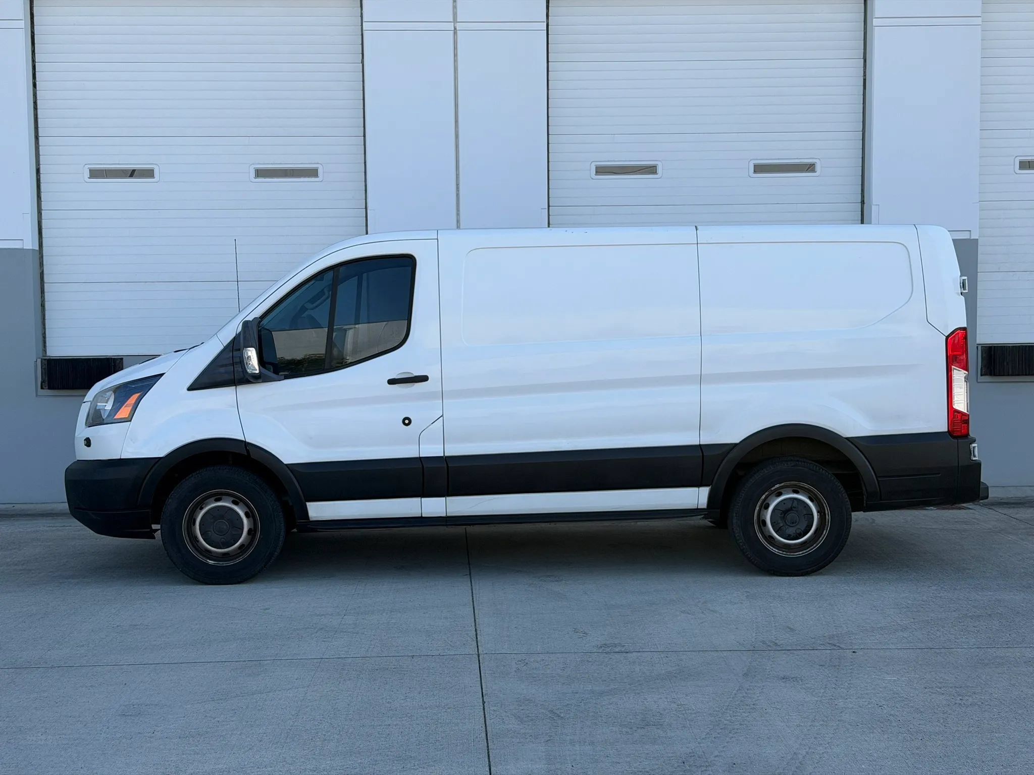 Used 2019 Ford Transit 150 130 Low Roof RWD image 2