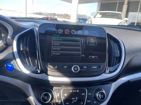 Used 2017 Chevrolet Volt LT w/ Comfort Package image 23