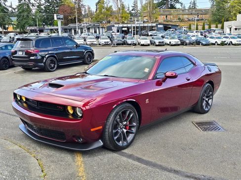 Used 2022 Dodge Challenger R/T Scat Pack w/ Driver Convenience Group RWD image 4
