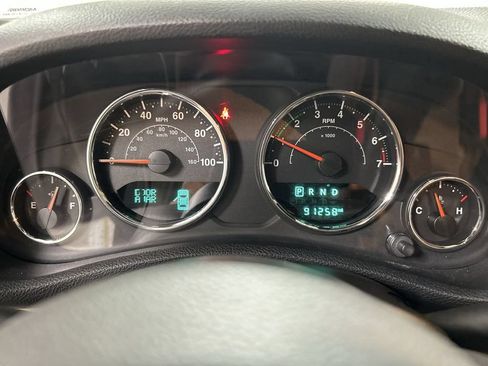 Used 2017 Jeep Wrangler Unlimited Sahara w/ Dual Top Group AWD/4WD image 13
