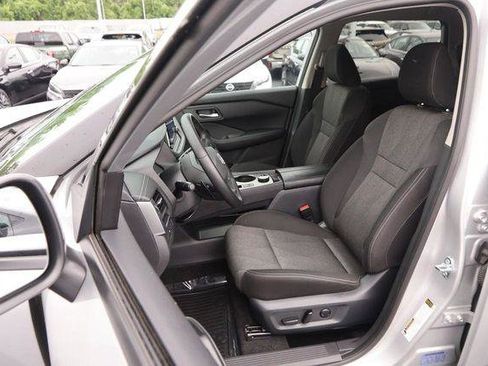 Used 2025 Nissan Rogue SV AWD/4WD image 9
