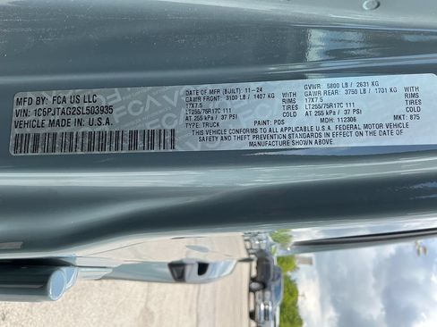 Certified 2025 Jeep Gladiator Sport AWD/4WD image 33