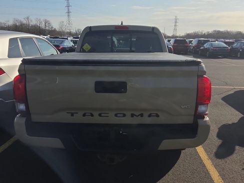 Used 2018 Toyota Tacoma TRD Sport image 3