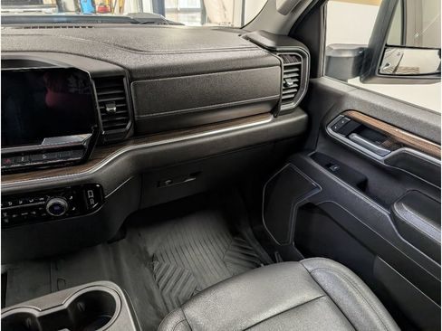 Used 2025 Chevrolet Silverado 3500 LT w/ Leather Package AWD/4WD image 16