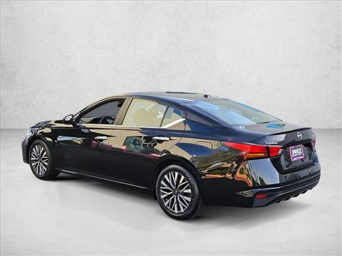 Used 2024 Nissan Altima 2.5 SV image 7