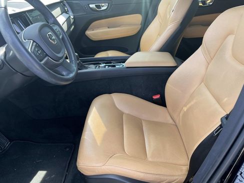 Used 2020 Volvo XC60 T5 Momentum w/ Protection Package Premier image 24