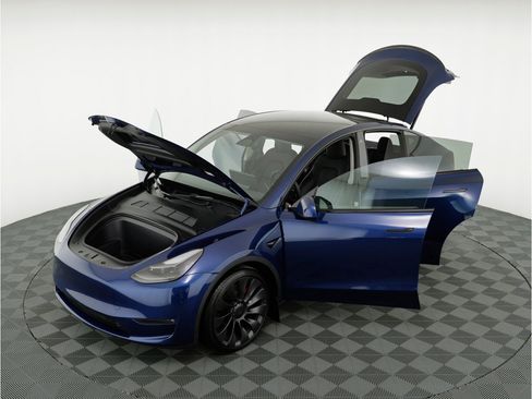 Used 2023 Tesla Model Y Performance image 6