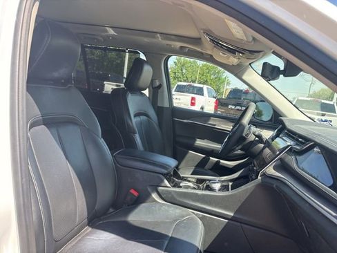 Certified 2022 Jeep Grand Cherokee Limited 4xe w/ Luxury Tech Group II AWD/4WD image 11