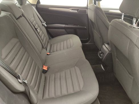 Used 2018 Ford Fusion SE FWD image 19