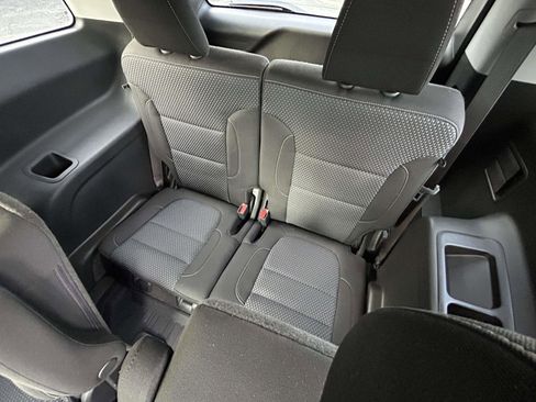 Used 2023 GMC Acadia SLE w/ Driver Convenience Package image 12