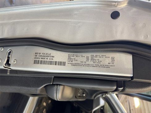 New 2025 Jeep Grand Cherokee L Laredo w/ Luxury Tech Group I image 31