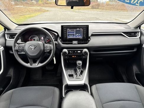 Used 2020 Toyota RAV4 LE image 27