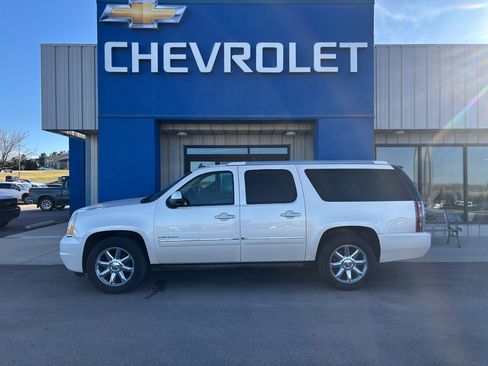 Used 2013 GMC Yukon XL Denali image 1
