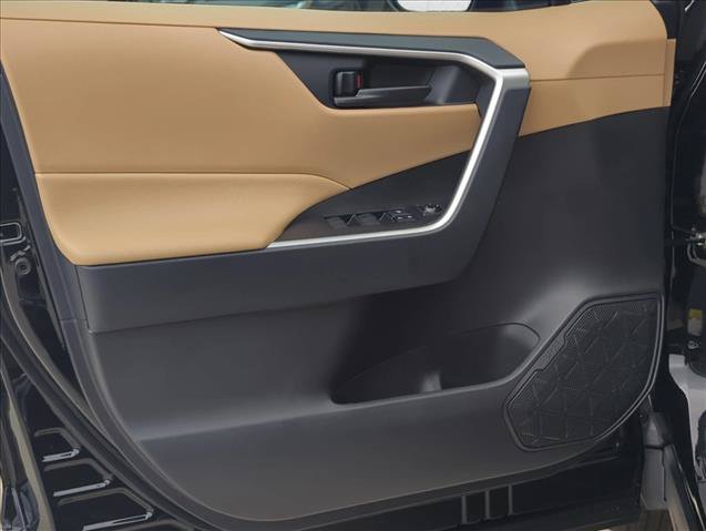 Certified 2025 Toyota RAV4 LE FWD image 10