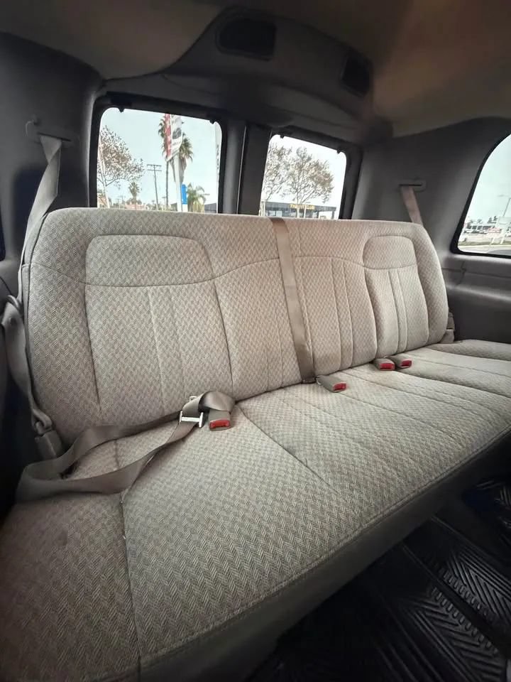 Used 2006 Chevrolet Express 2500 Passenger w/ Power and Light Package RWD image 12