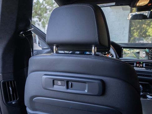 Used 2020 BMW X7 M50i w/ Dynamic Handling Package image 23