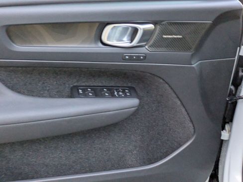 Certified 2023 Volvo C40 P8 Recharge Ultimate w/ Protection Package Premier image 13