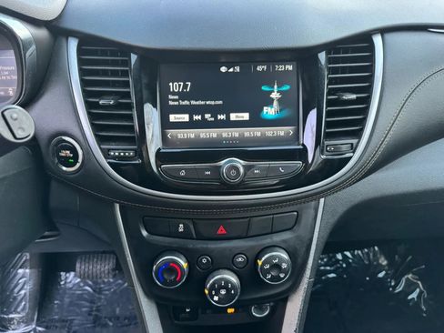 Used 2017 Chevrolet Trax LT w/ LT Convenience Package image 15