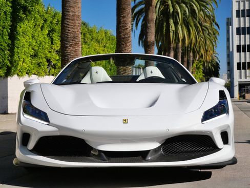 Used 2022 Ferrari F8 Tributo image 2