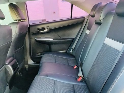 Used 2014 Toyota Camry L image 13