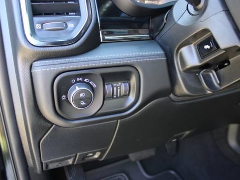 Used 2025 RAM 2500 Limited AWD/4WD image 21