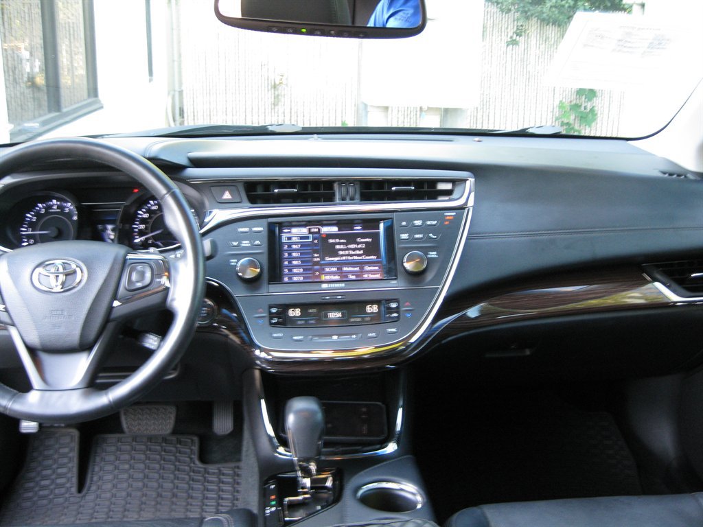 Used 2013 Toyota Avalon Limited FWD image 31