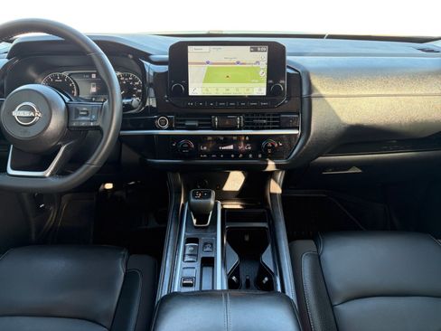Used 2024 Nissan Pathfinder SL w/ Black Appearance Package FWD image 21