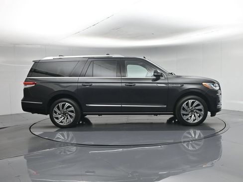 Used 2023 Lincoln Navigator L Reserve AWD/4WD image 30