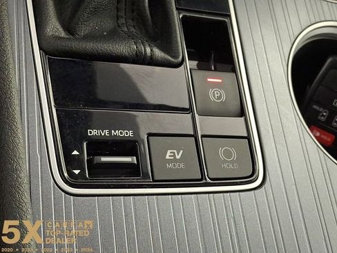 Used 2025 Toyota Sienna LE FWD image 28